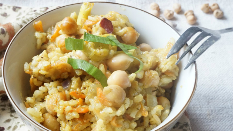 Gyors vacsora: indiai fűszeres rizs csicseriborsóval