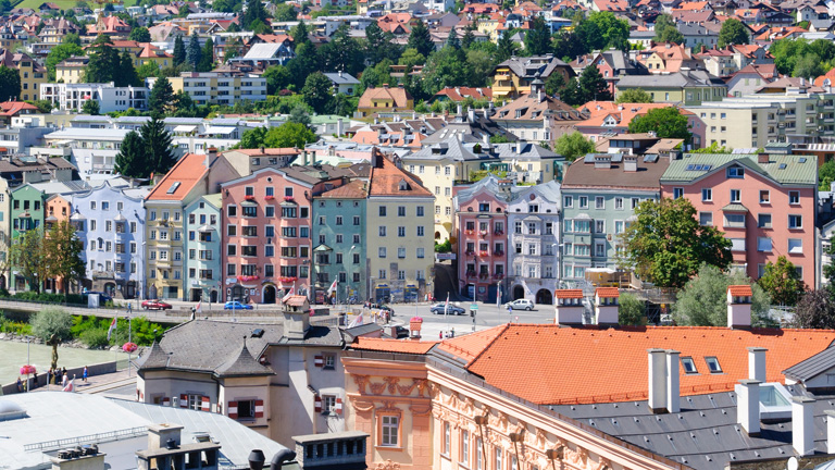 A 8 emeletről zuhant ki egy nő Szekszárdon nlc