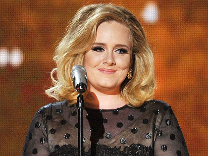 Adele lelépett a családjával