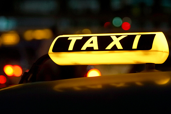 Párizsban és Rómában a legudvariatlanabbak a taxisok