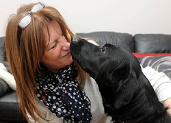 Megmentette a fuldokló nő életét a kutya