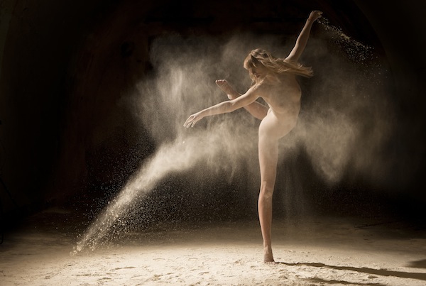 18+: Meztelen balerinák a homokban - aktok