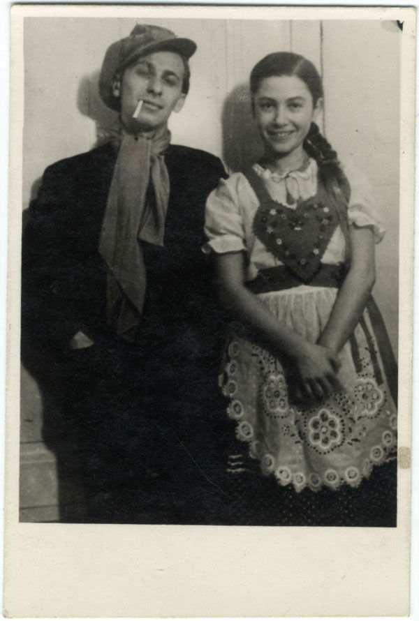 GYarmati Fanni és Radnóti Miklós egy 1937-es álarcosbálon Molnár Ferenc Liliom című darabjának szereplőiként Fotó: radnoti.mtak.hu