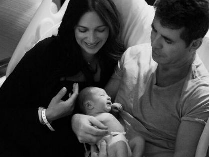 Simon Cowell megmutatta újszülött kisfiát - fotó