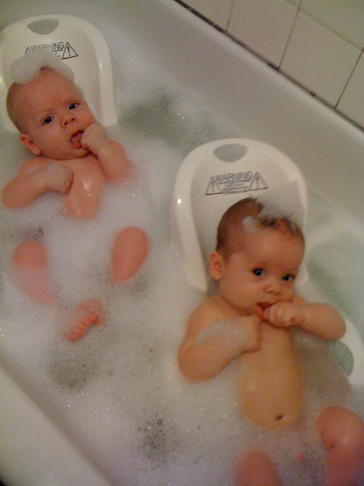 Fürdőző kisbabák - cuki fotók