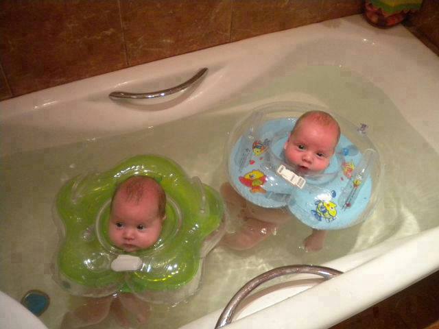 Fürdőző kisbabák - cuki fotók