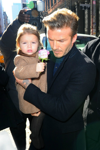 39 éves David Beckham, a világ legszexibb háztartásbeli apukája - fotók