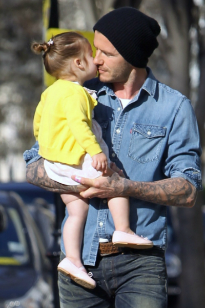 39 éves David Beckham, a világ legszexibb háztartásbeli apukája - fotók