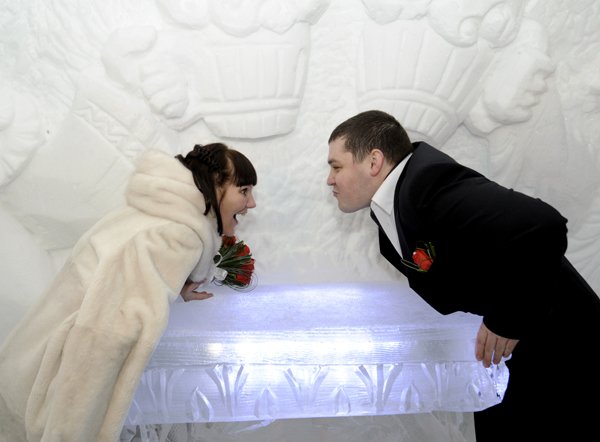 Különös esküvői helyszín - jégből