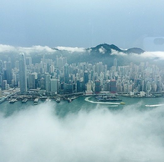 7 elképesztő fotó: városok a felhők alatt