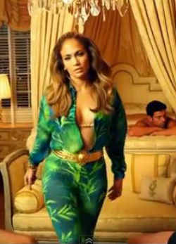 Használt ruhájában szexiskedik Jennifer Lopez