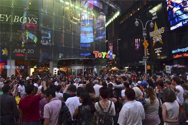 Magyar néptáncos villámcsődület a New York-i Times Square-en