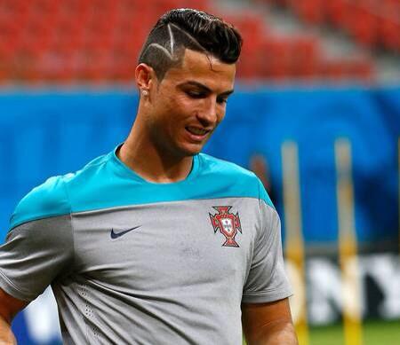 Miért vágatott Ronaldo cikk-cakkot a hajába?
