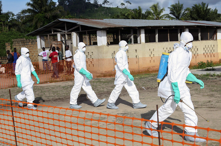 Pusztít az ebola. Ki állítja meg?