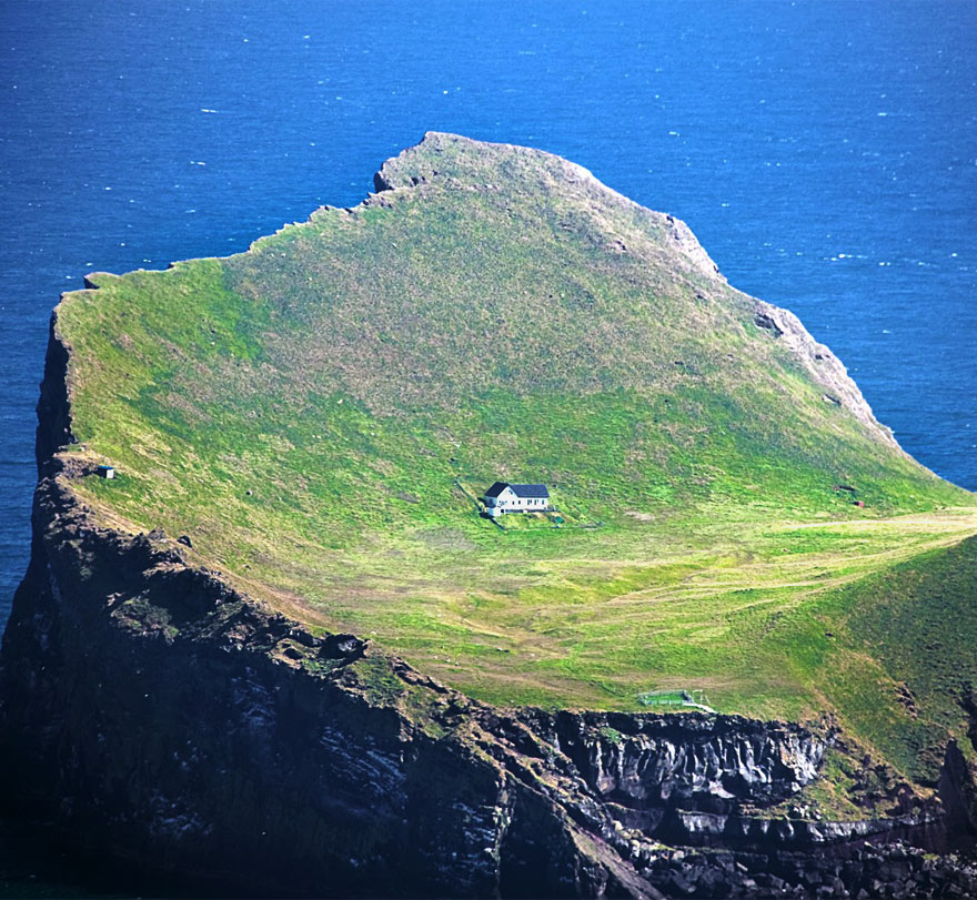 Egyetlen misztikus házikó áll a szigeten