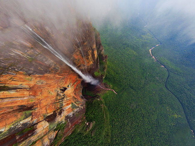Így néz ki a világ legmagasabb vízesése felülről - fotók