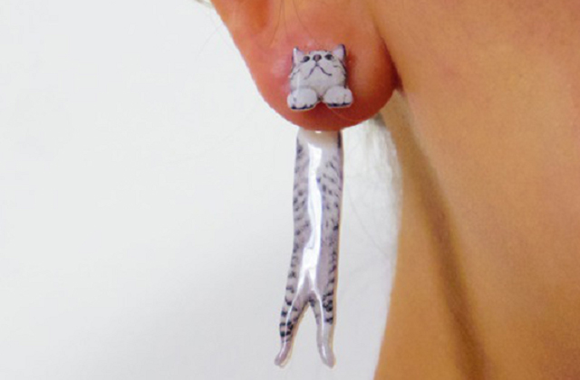 A te macskádból is fülbevalót csinál egy művész