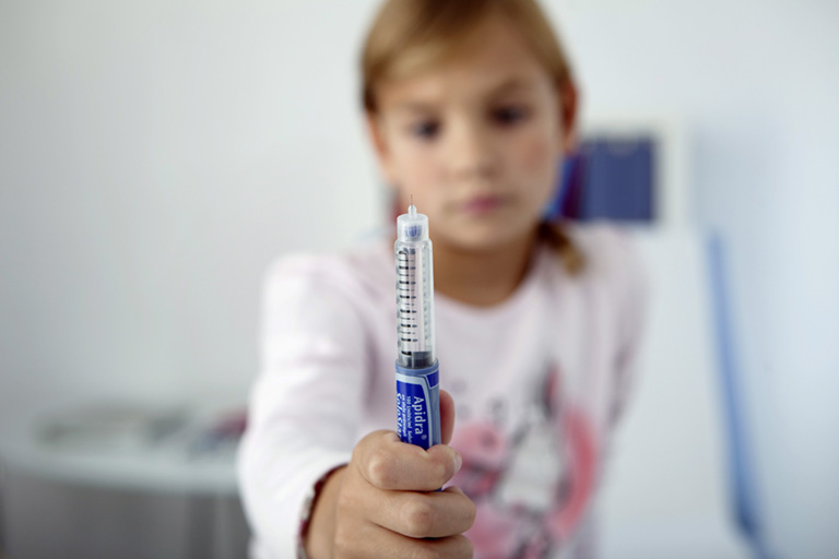 Biztonságban lesznek az 1-es típusú diabéteszes gyermekek az iskolákban