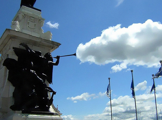 Lenyűgöző képek: felhőkkel játszó emberek
