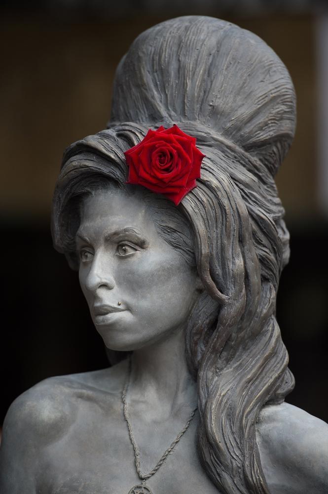 Elkészült Amy Winehouse szobra - fotók