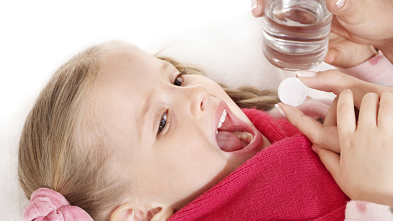 Így adj be gyógyszert a gyerekednek
