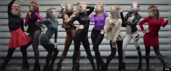 Hörcsög fejű nők egy Kia reklámban