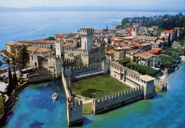 A legszebb vízi kastélyok és várak Európában