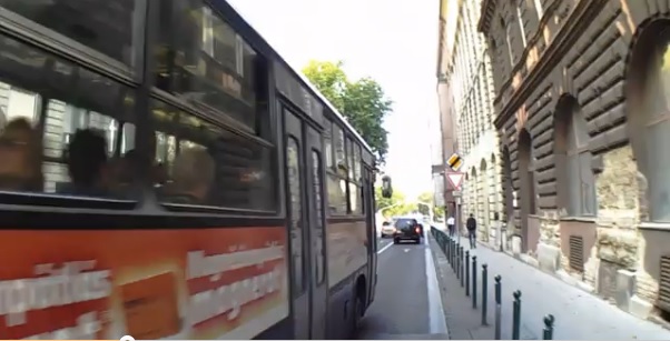 Ismét leszorított egy biciklist az útról egy buszsofőr