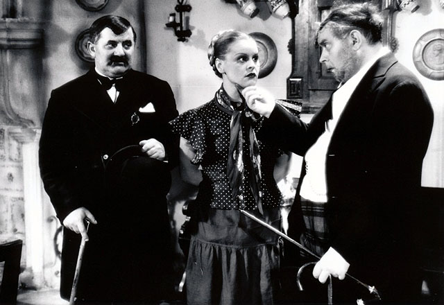 Mály Gergő, Dajka Margit és Kabos Gyula a Torockói menyasszony című filmben (1931)  