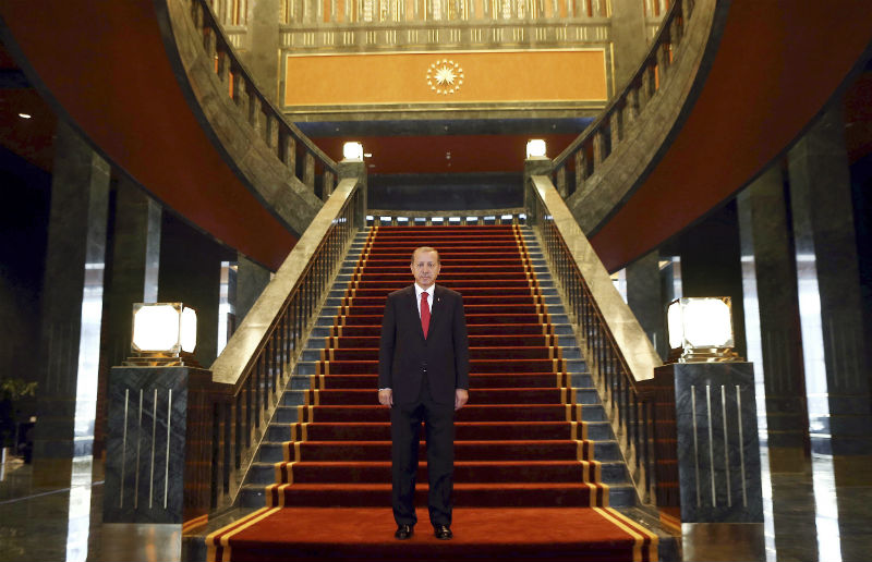 Ezerszobás palotát építtetett magának a török elnök