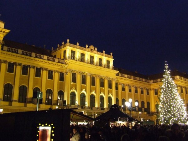 Hangulatos karácsonyi vásárok nem csak Bécsben