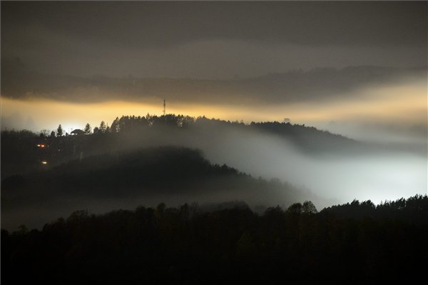 Misztikus ködtakaró borult egy nógrádi falura - fotók