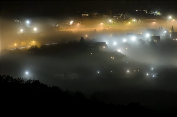 Misztikus ködtakaró borult egy nógrádi falura - fotók