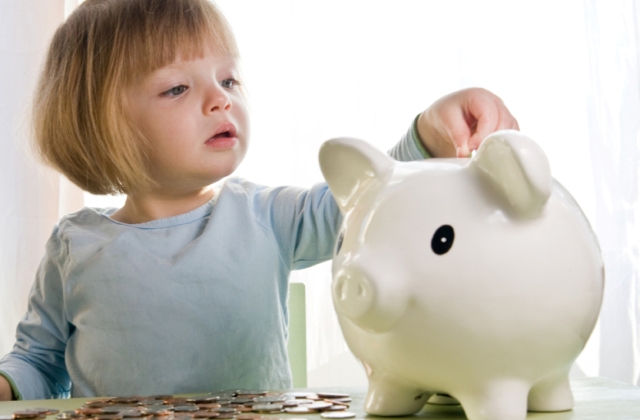 Így tanítsd meg a gyermekeid bánni a pénzzel
