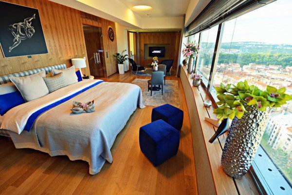 Egy szobás luxushotel a prágai tévétoronyban