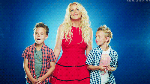 A 33 éves Britney Spears didalmenete 33 GIF-ben
