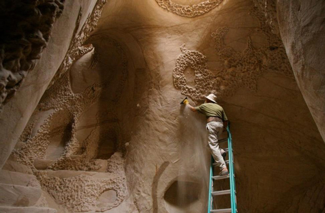 10 évet áldozott arra, hogy kifaragjon egy barlangot - képek