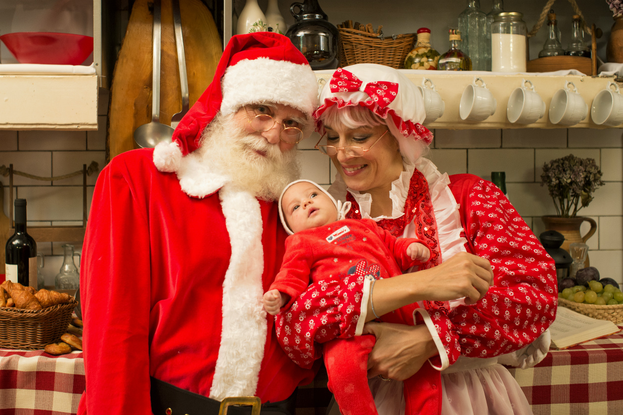 Szuperaranyos karácsonyi fotó Fésűs Nellyről és kisfiáról