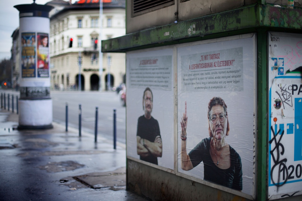 Megrázó hajléktalanportrék lepték el Budapestet