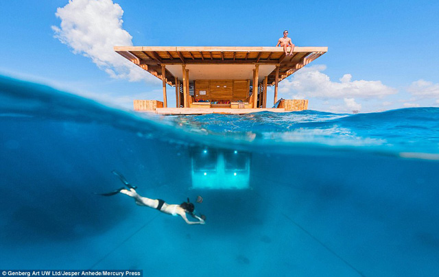 Íme, a világ első víz alatti hotelszobája - fotók