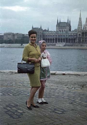 15 magyar utcaidivat-fotó az ötvenes-hatvanas évekből