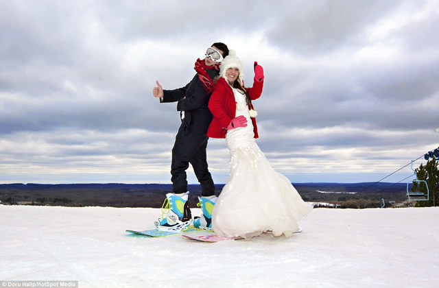 Nyolcszázezres esküvői ruhában snowboardozott a menyasszony