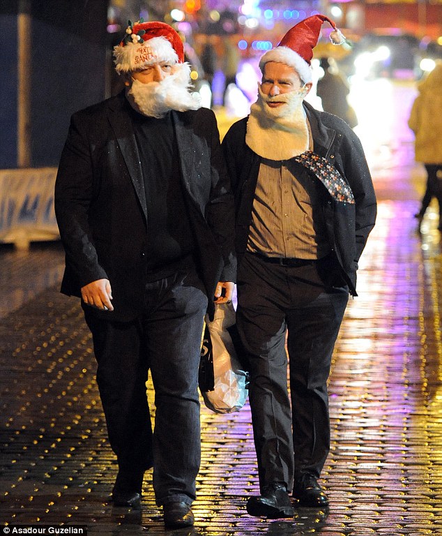 Így őrültek meg London utcáin a karácsonyi bulizók
