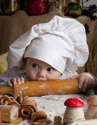 Cuki fotók: gyerekek a konyhában