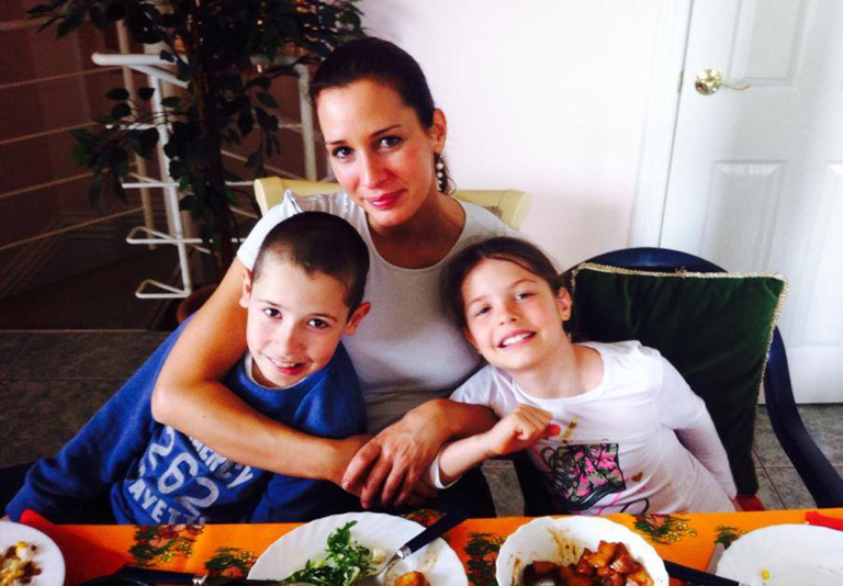 Demcsák Zsuzsa: Szeretetburokban tartom a gyermekeimet