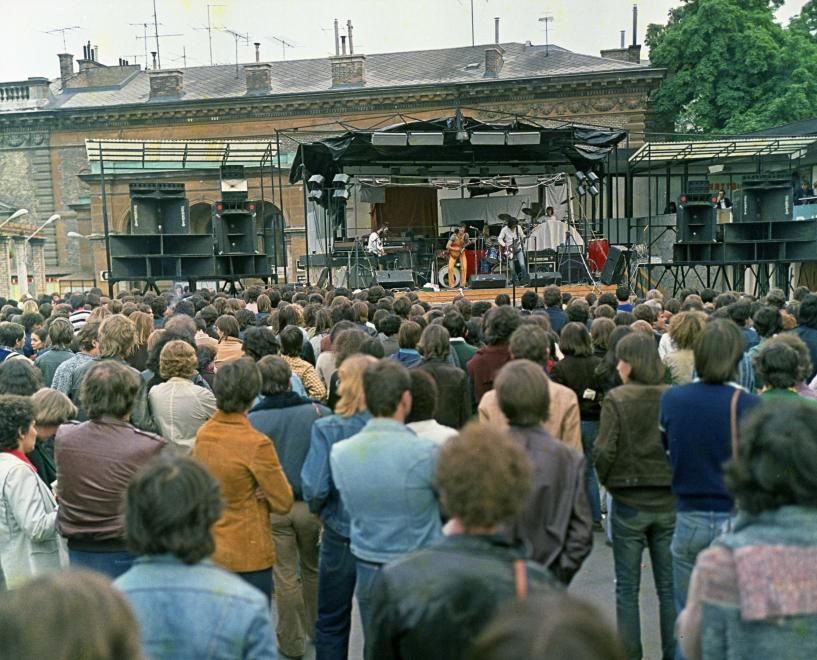 1980 - A HIT együttes koncertje a Várkert Bazárban. (fotó: FORTEPAN)