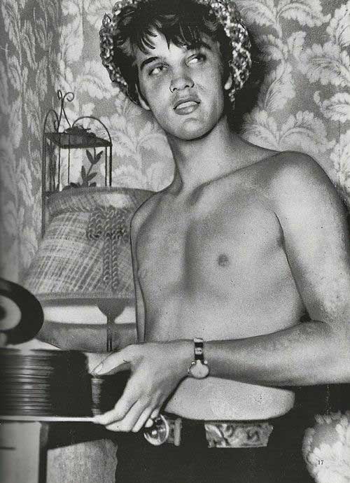 A fiatal Elvis 19 évesen, karrierje kezdetén.