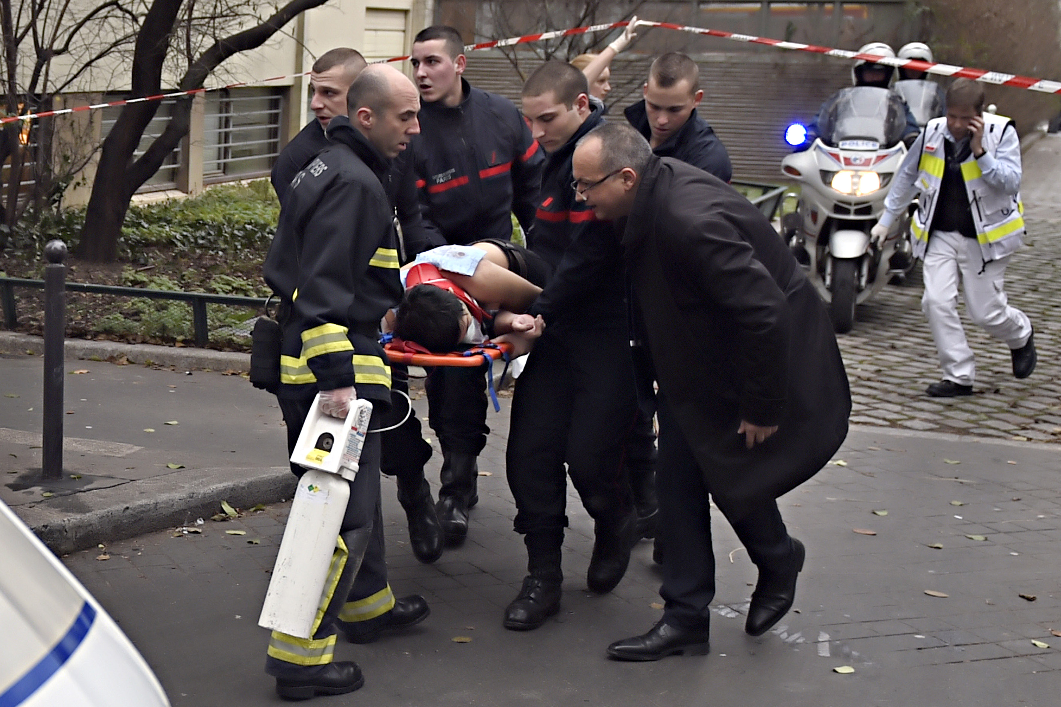 Megtámadták egy hetilap székházát Párizsban, sokan életüket vesztették