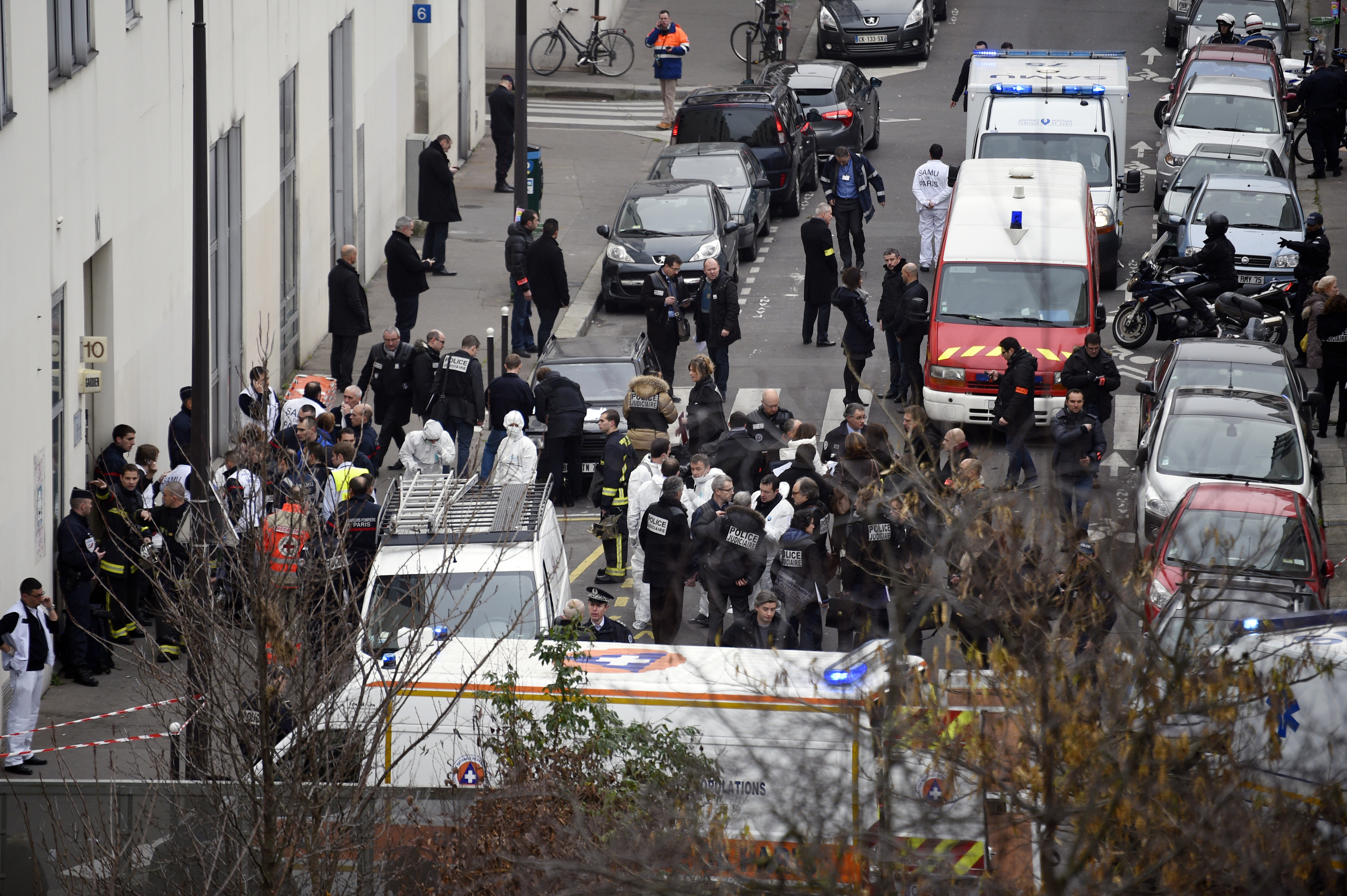 Feladta magát a párizsi merénylet legfiatalabb elkövetője