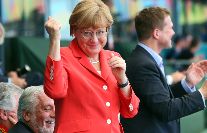 Barátnőjével szaunázott, miközben a tömeg a berlini falat bontotta – Angela Merkel, a csendes német